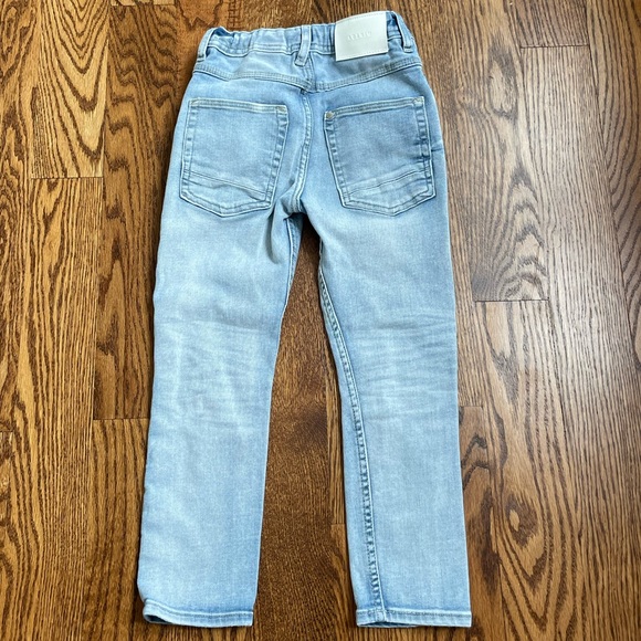 H & M relaxed light wash jeans with distress detail - Picture 3 of 3